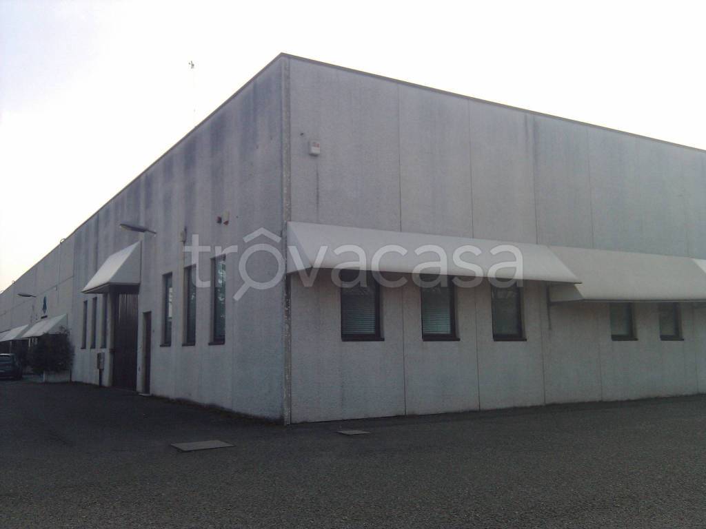 locale commerciale in affitto a Carpi