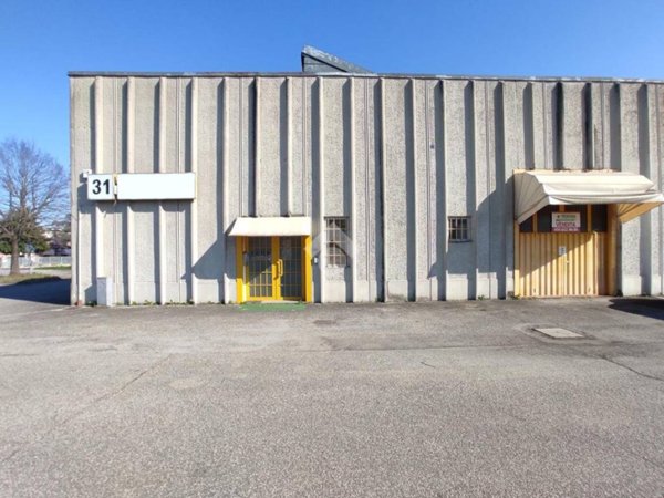 locale commerciale in affitto a Carpi
