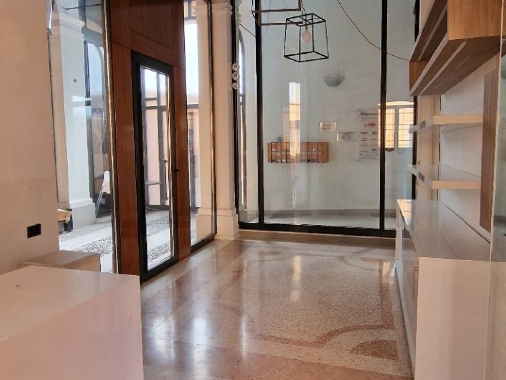 negozio in affitto a Carpi in zona Centro Storico