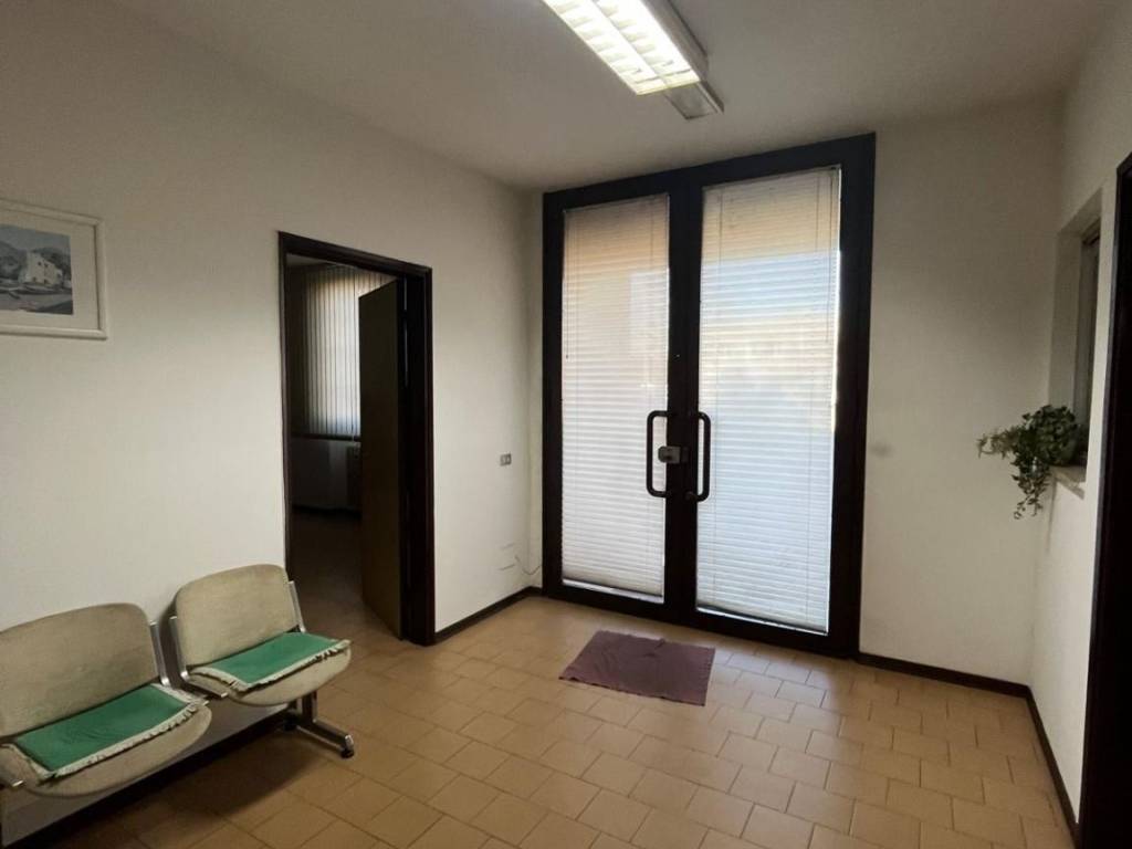 locale commerciale in affitto a Carpi