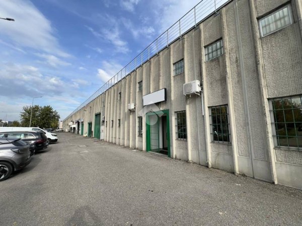 locale commerciale in affitto a Carpi