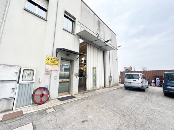 locale commerciale in affitto a Castelfranco Emilia