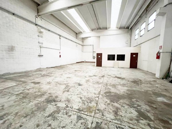 locale commerciale in affitto a Castelfranco Emilia