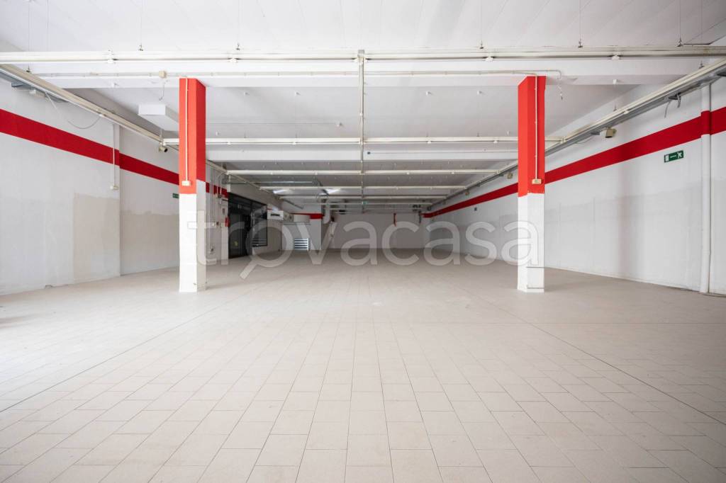 locale commerciale in affitto a Castelfranco Emilia