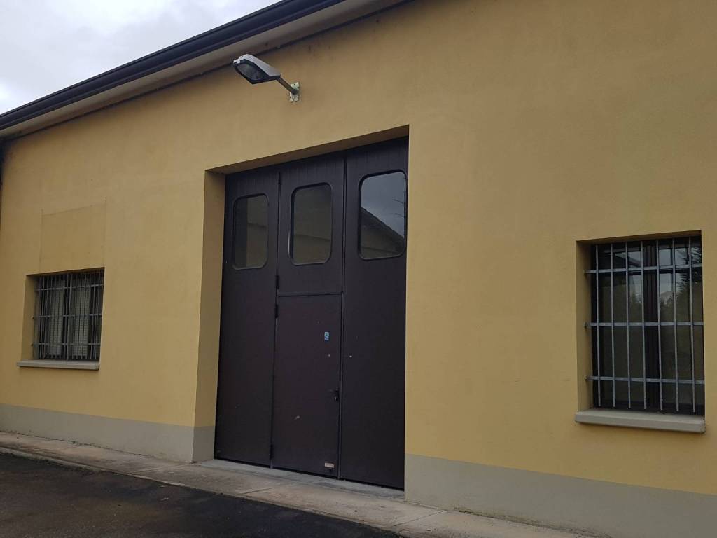 locale commerciale in affitto a Castelfranco Emilia