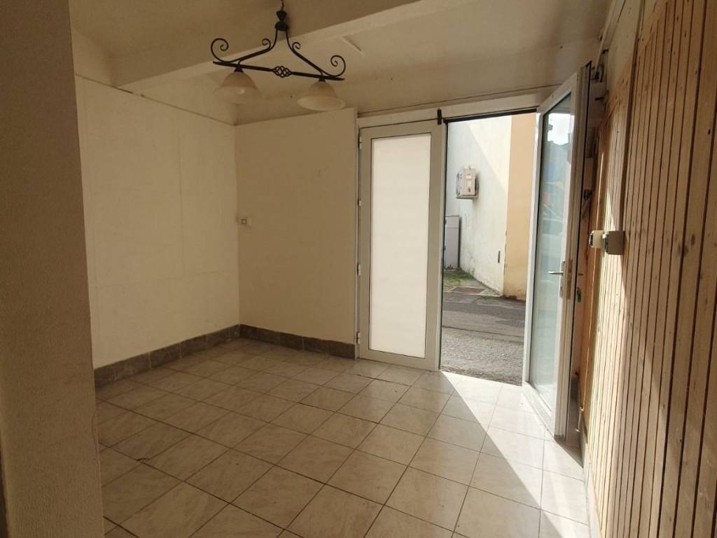 negozio in affitto a Castelnuovo Rangone in zona Montale Rangone