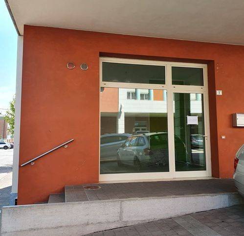 negozio in affitto a Castelnuovo Rangone in zona Montale Rangone