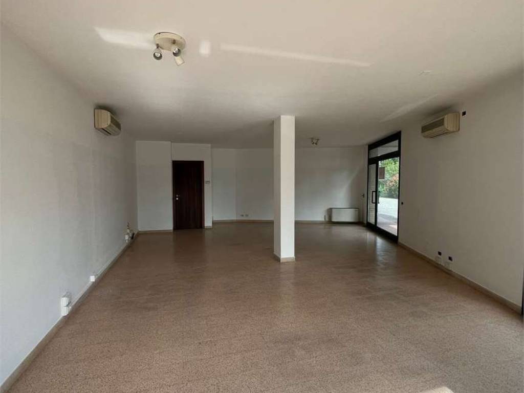 negozio in affitto a Castelvetro di Modena in zona Ca' di Sola