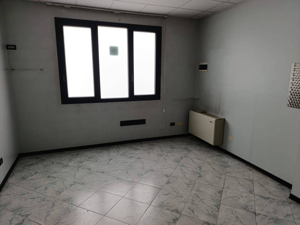 negozio in affitto a Castelvetro di Modena