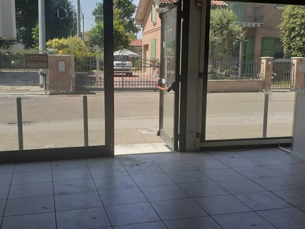 locale commerciale in affitto a Cavezzo