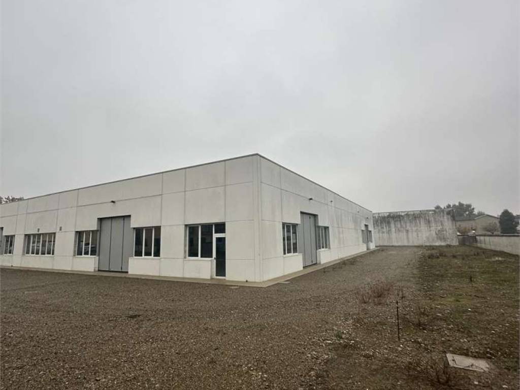 locale commerciale in affitto a Cavezzo