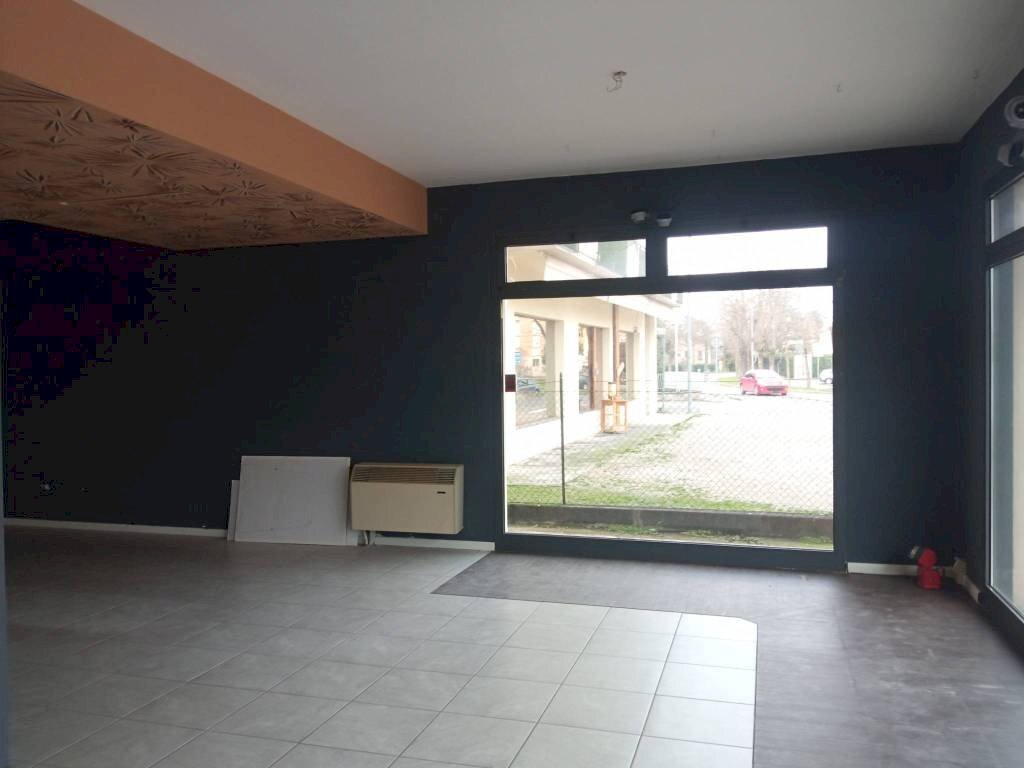 negozio in affitto a Cavezzo