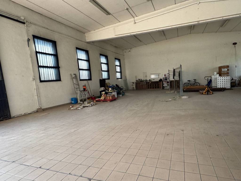 locale commerciale in affitto a Concordia sulla Secchia