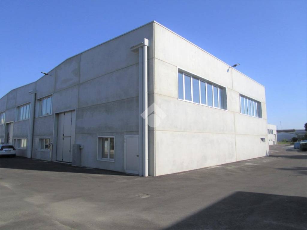 locale commerciale in affitto a Concordia sulla Secchia