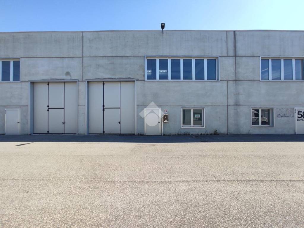 locale commerciale in affitto a Concordia sulla Secchia