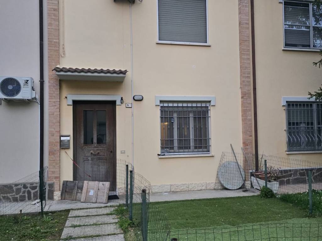 casa indipendente in affitto a Finale Emilia in zona Massa Finalese