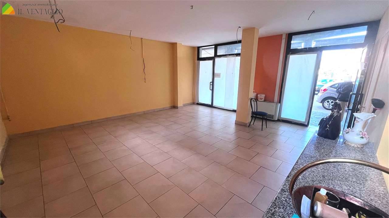 negozio in affitto a Fiorano Modenese in zona Spezzano