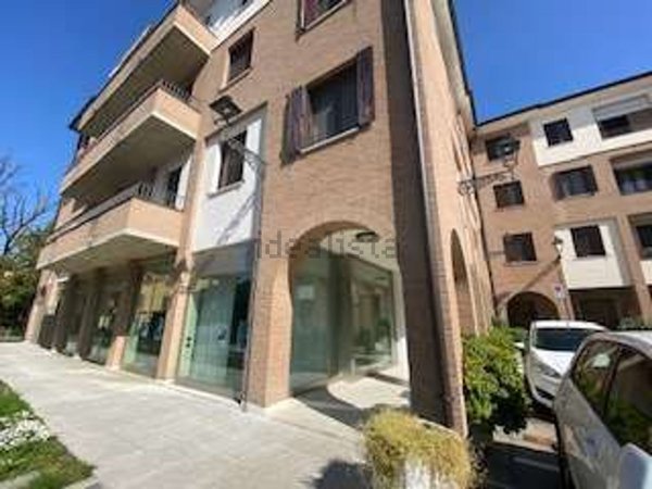 locale commerciale in affitto a Fiorano Modenese