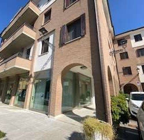 negozio in affitto a Fiorano Modenese
