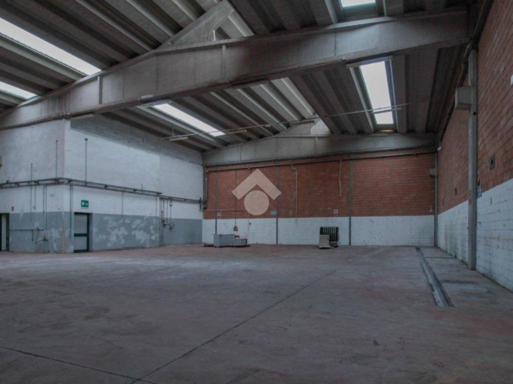 locale commerciale in affitto a Fiorano Modenese