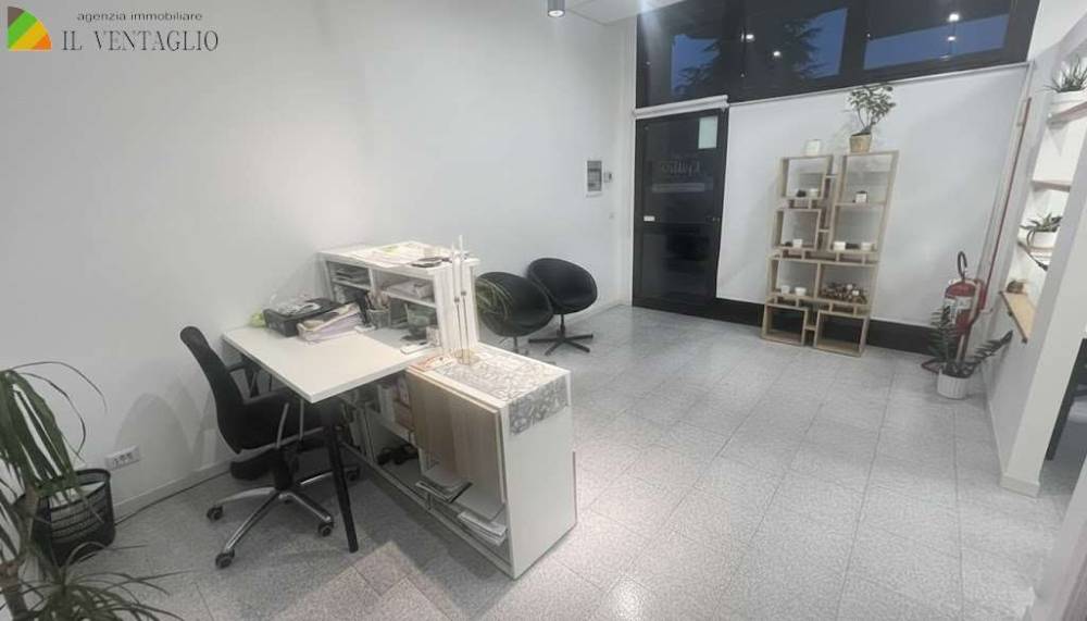 negozio in affitto a Fiorano Modenese in zona Spezzano