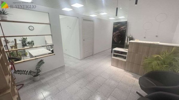 negozio in affitto a Fiorano Modenese in zona Spezzano