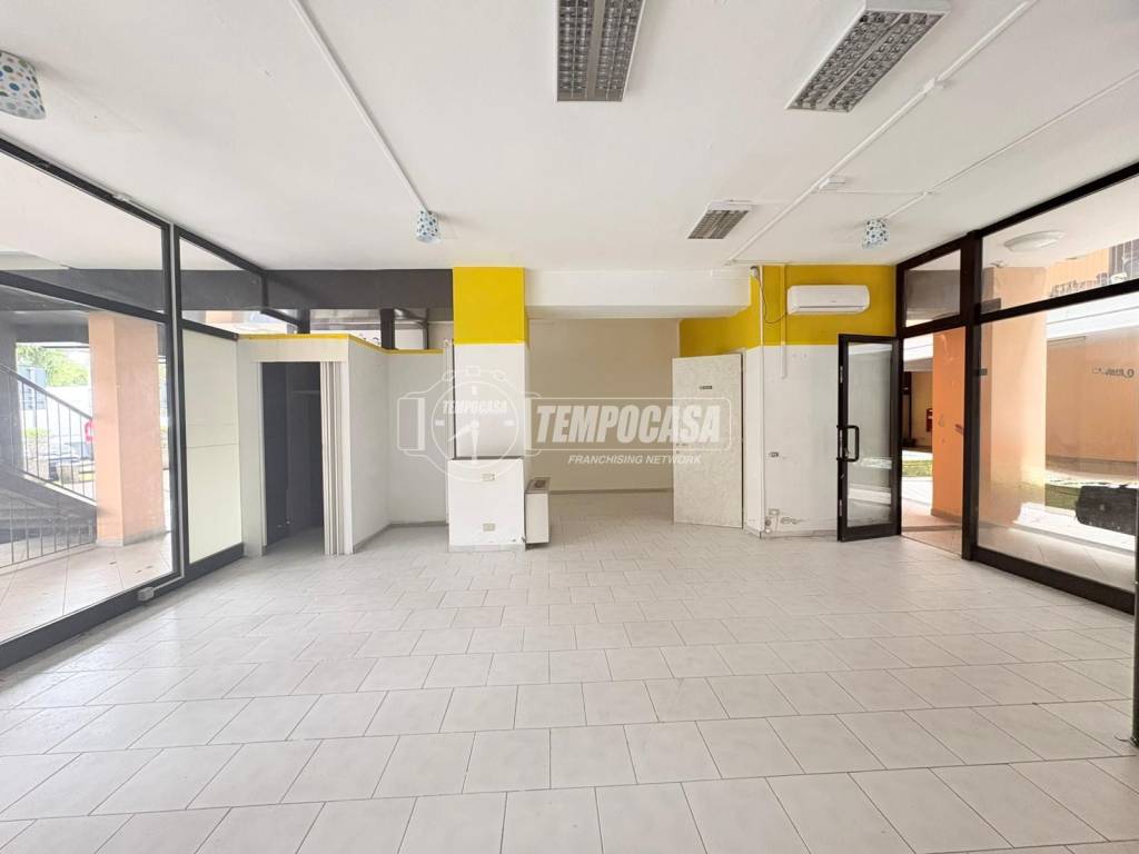 negozio in affitto a Fiorano Modenese