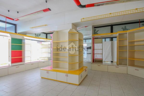 negozio in affitto a Fiorano Modenese