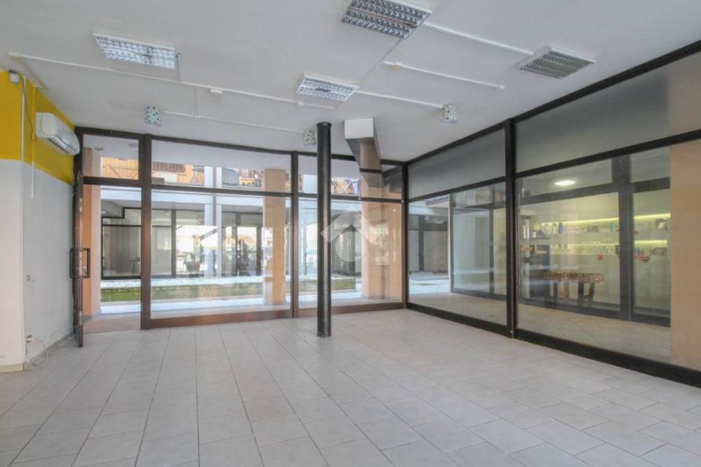 negozio in affitto a Fiorano Modenese