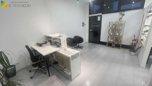 negozio in affitto a Fiorano Modenese in zona Spezzano