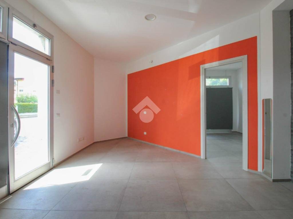 negozio in affitto a Fiorano Modenese
