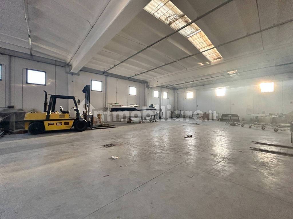 locale commerciale in affitto a Formigine