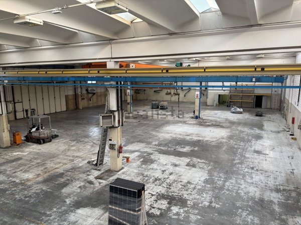 capannone in affitto a Maranello