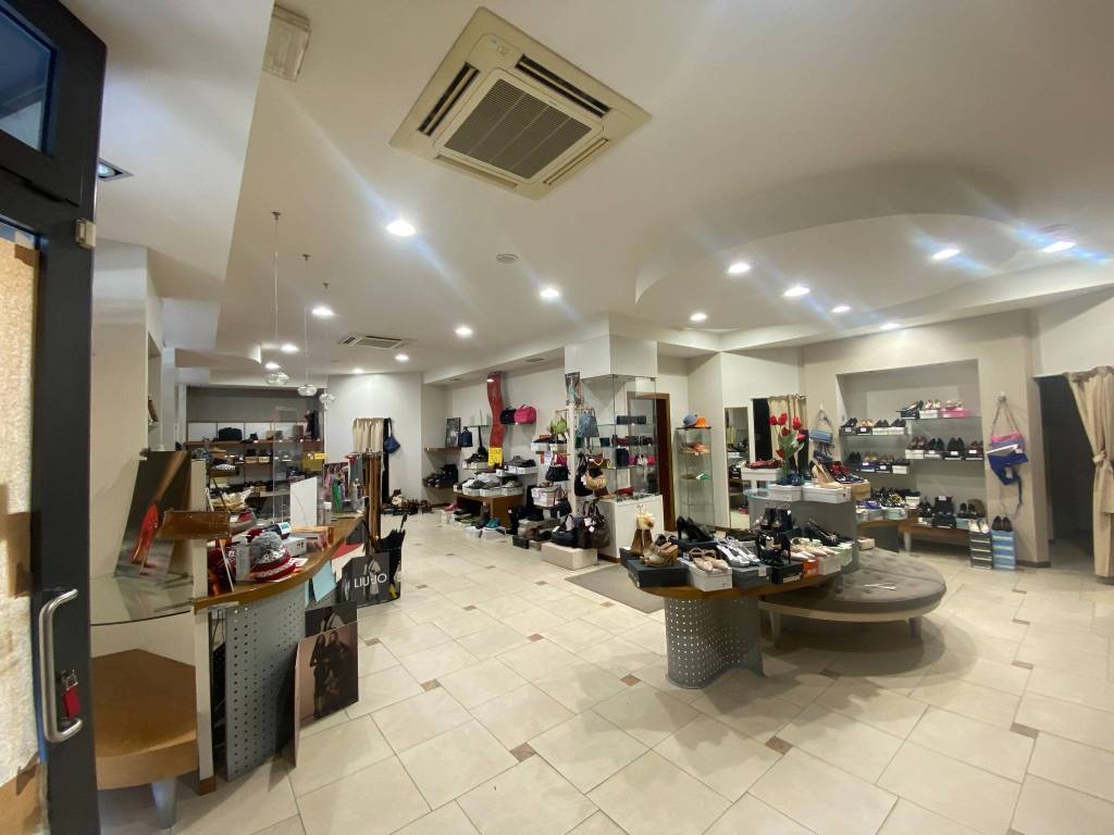 negozio in affitto a Maranello