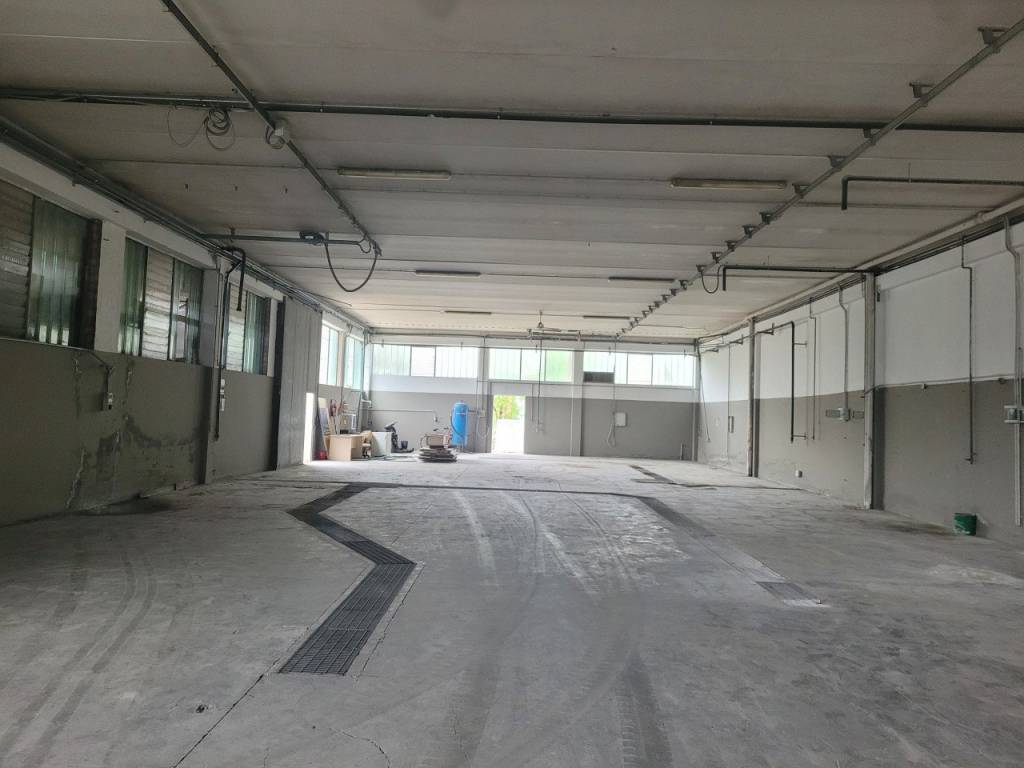locale commerciale in affitto a Maranello