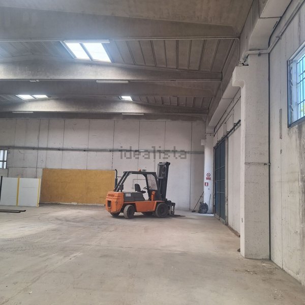 capannone in affitto a Maranello