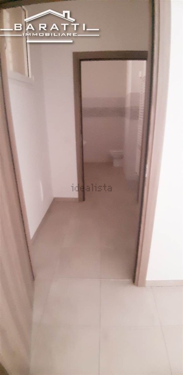 negozio in affitto a Mirandola