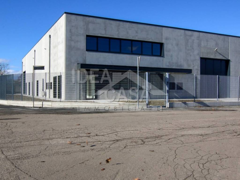 capannone in affitto a Mirandola
