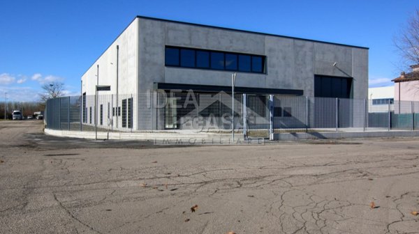 capannone in affitto a Mirandola