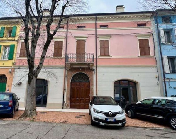negozio in affitto a Mirandola