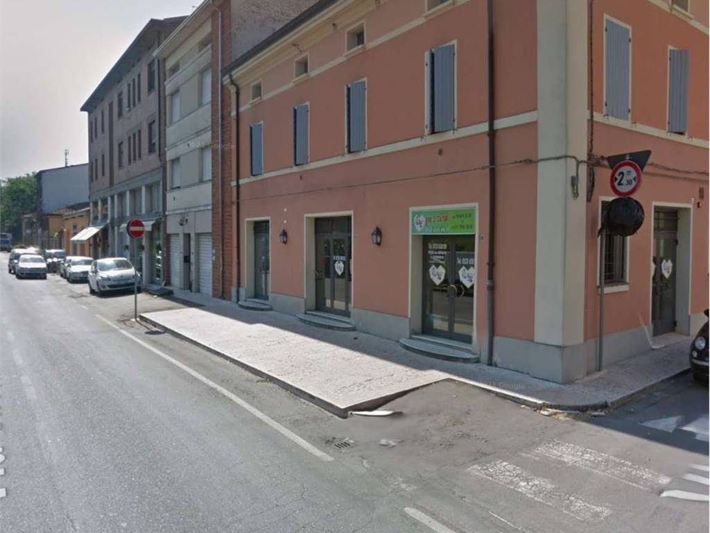 negozio in affitto a Mirandola