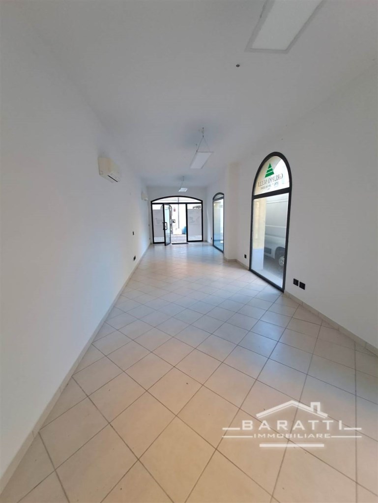 negozio in affitto a Mirandola