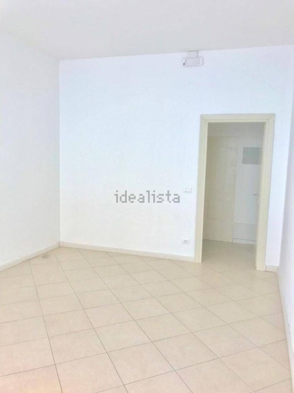 negozio in affitto a Mirandola