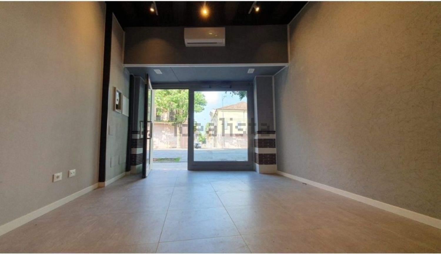 negozio in affitto a Mirandola