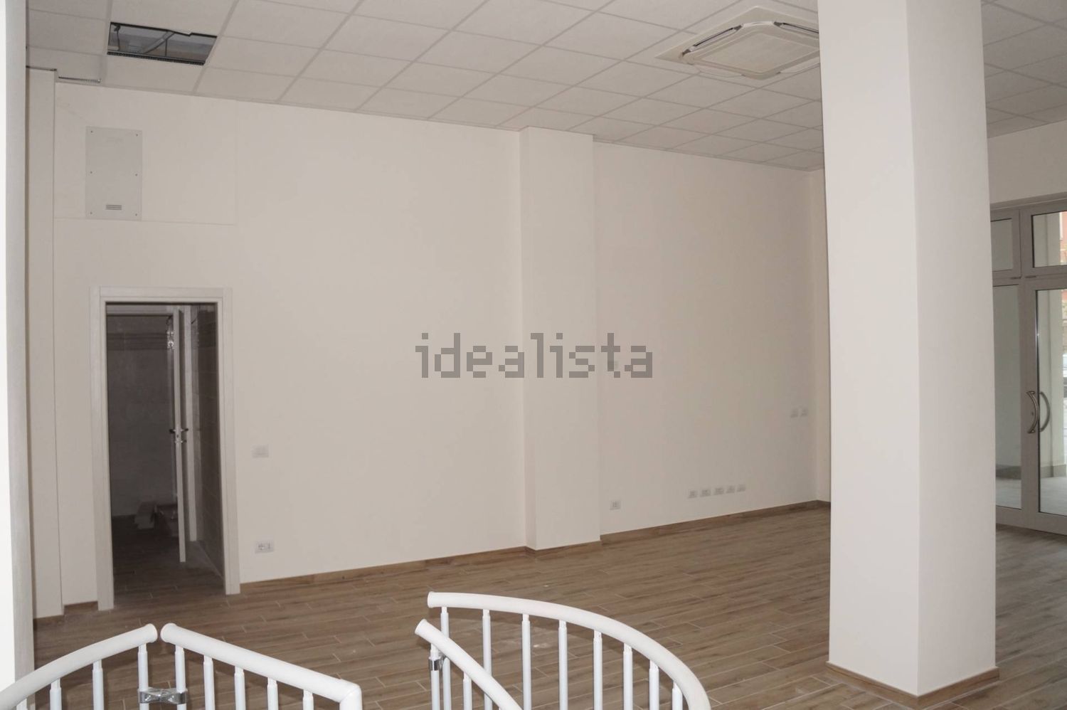 negozio in affitto a Mirandola