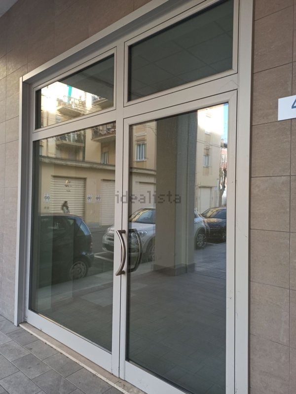 negozio in affitto a Mirandola