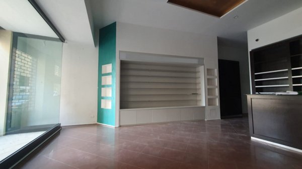 negozio in affitto a Mirandola