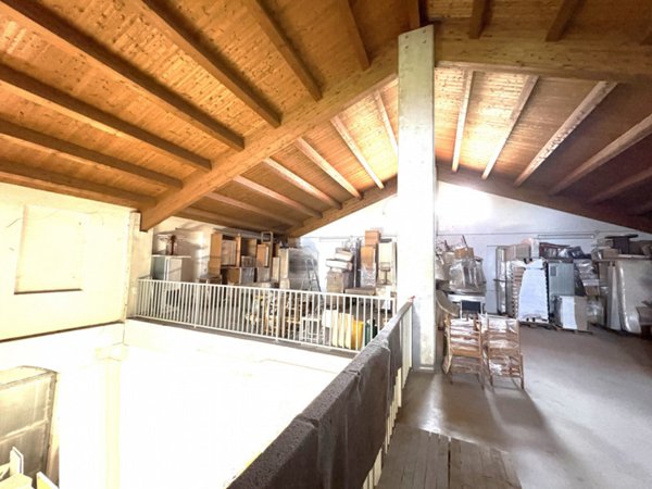 capannone in affitto a Mirandola