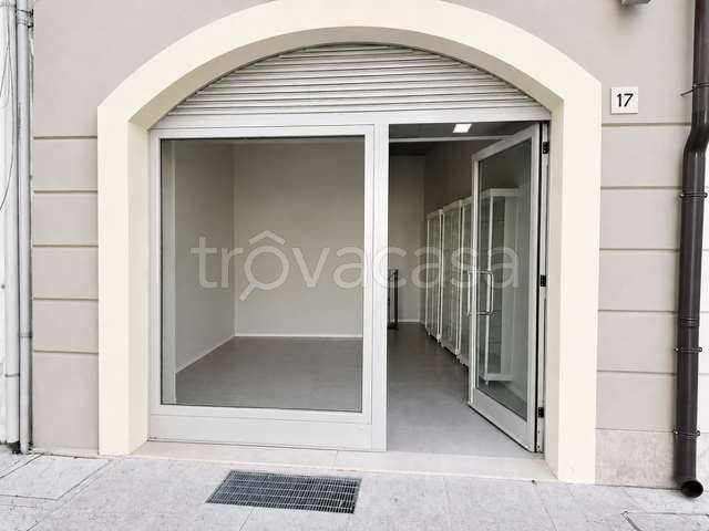 negozio in affitto a Mirandola