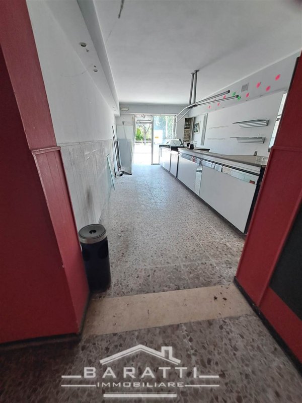 negozio in affitto a Mirandola